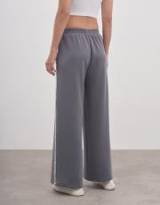 diana payet şeritli eşofman altı gri 4