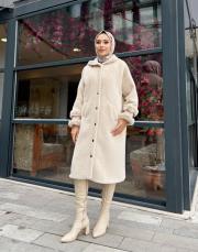 kapüşonlu kürk kaban taş