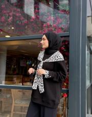 yaka fularlı şardonlu sweat siyah 3