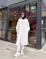 üç iplik baskı detay kapüşonlu kap ekru