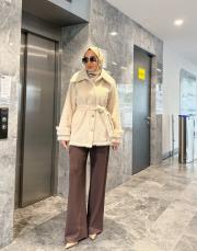 kemer detay kürk ceket bej