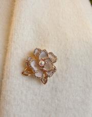 taşlı gül broş beyaz