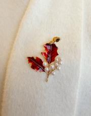 inci detay yaprak broş kırmızı