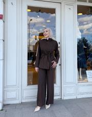 dik yaka ceketli takım çizgili kahve 3