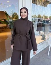 dik yaka ceketli takım kahve 2