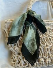 gül desenli fular koyu yeşil