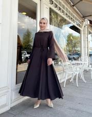 kolu yırtmaçlı kemerli elbise kahve