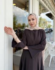 kolu yırtmaçlı kemerli elbise kahve 5